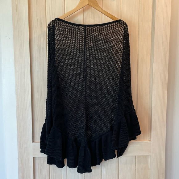 Elizabeth Gillett NYC black knit ruffle shawl - Picture 1 of 5